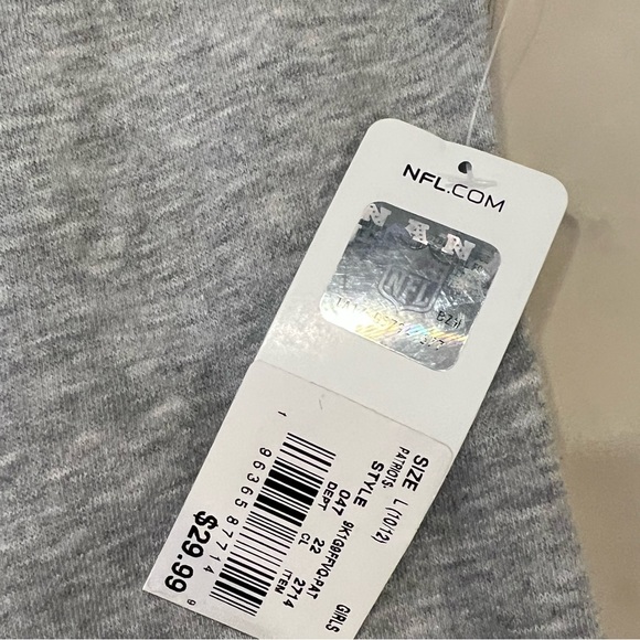 NFL, Girls, Long sleeve, New England Patriots, Pullover, Sweatshirt. - Picture 4 of 6